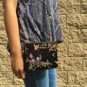 Small printed silk Steve Madden bag